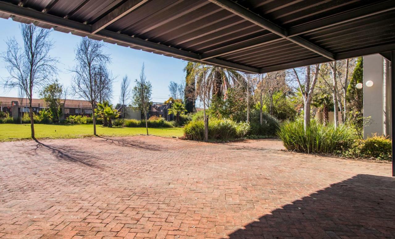 Appartamento Wolf Unit Pretoria-Noord Esterno foto